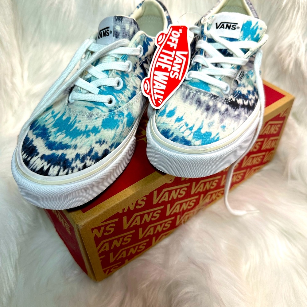 *Brand New* Women’s Vans Sneakers, Tie Dye Blue